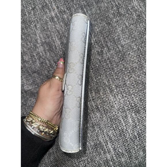 GUCCI Silver Canvas Leather Snap Multi-Compartment Long Wallet - Picture 3 of 10